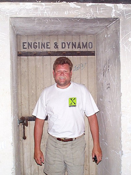 P000244.jpg (78389 bytes)